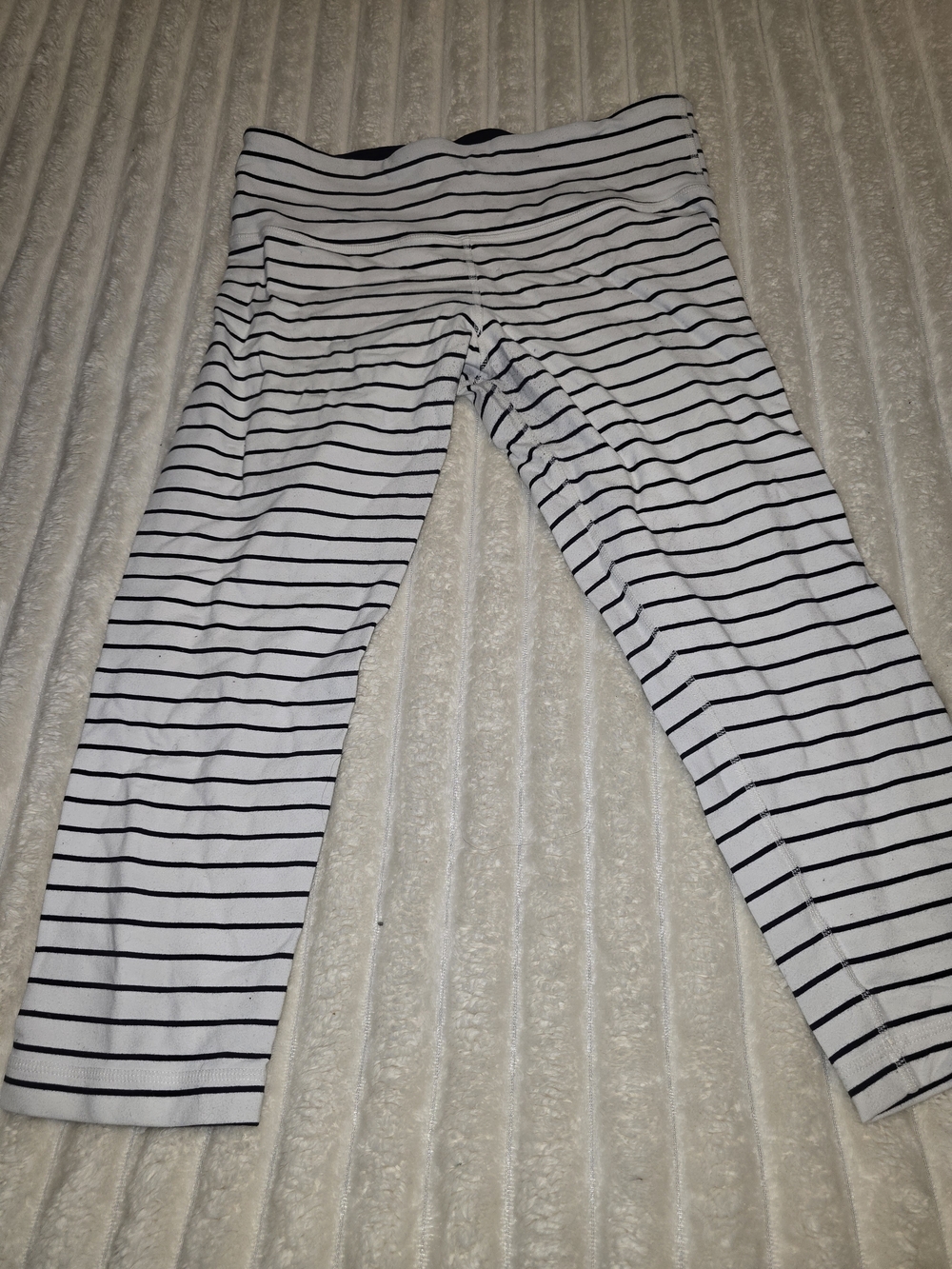 🦄 QUIET STRIPES Lululemon Wunder Under Crops